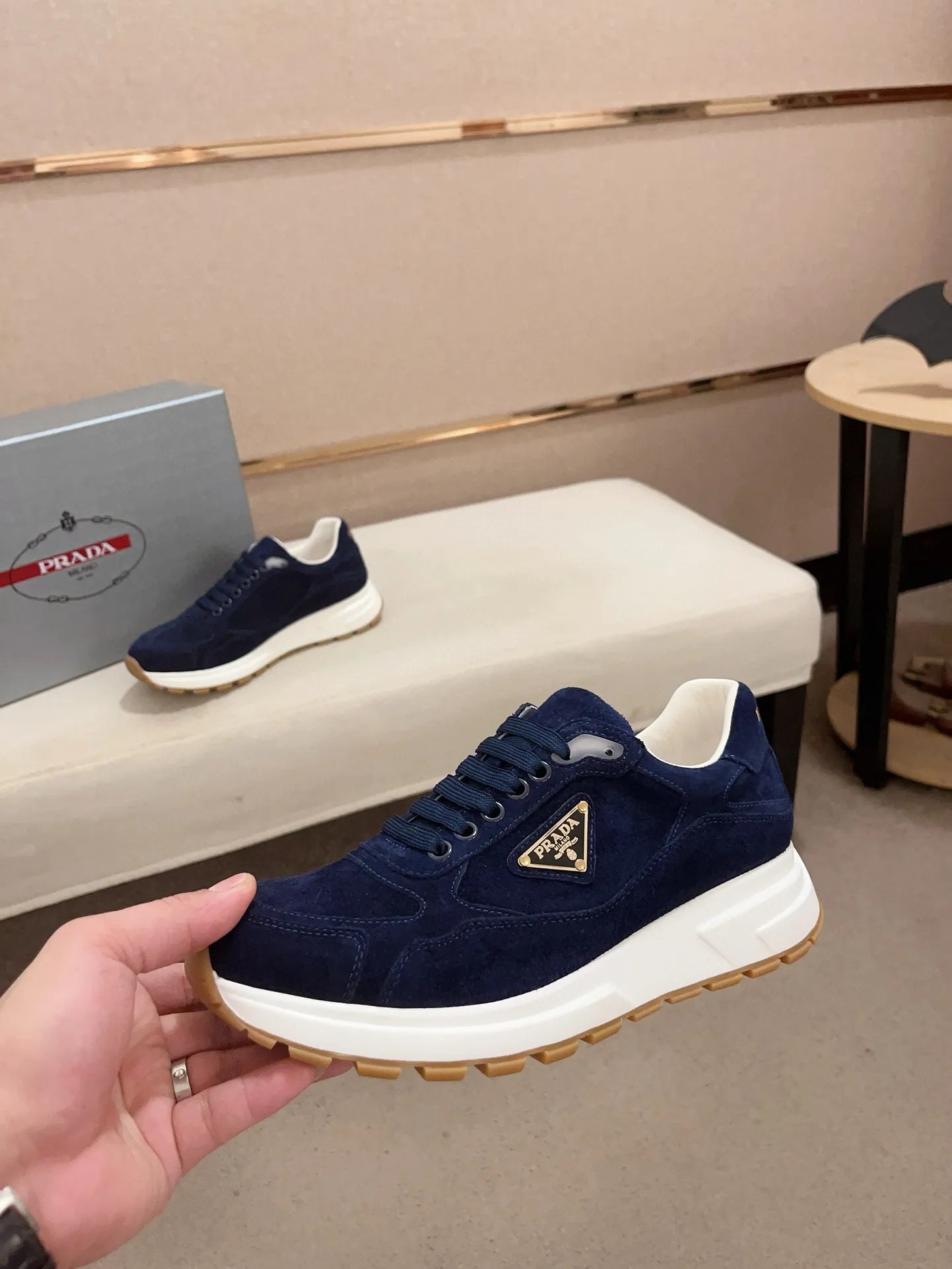 Men's shoes 💰 580💰 ✔️✔️✔️High-quality new PRADA counters are launched simultaneously. The new men's shoes and 😘 fabrics are made of selected first-layer cowhide with superb craftsmanship. Lining: Full cowhide lining. 👍🏿 High-end ☄️ air-cushion molded anti-slip rubber outsole, exquisite lines, simple and elegant, comfortable and high-end for leisure travel. Code number: 38 to 45 (can be customized to 46 to 47, non-refundable)